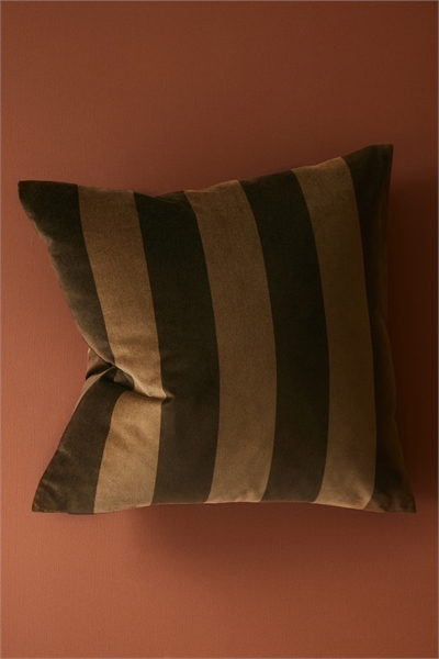 Бархатный чехол для подушки в полоску 1282890011