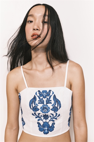 Топ на бретельках с декором из бисера 1294597001