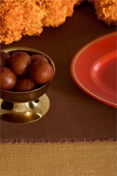 Настольная дорожка с бахромой из льняного бленда 1289350002