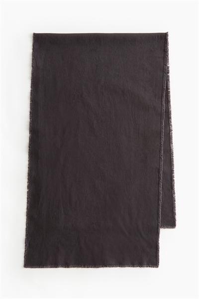 Настольная дорожка с бахромой из льняного бленда 1289350003