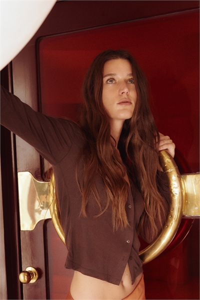 Топ на пуговицах из тонкого трикотажа 1301377006