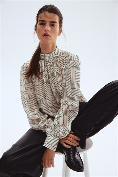 Блузка с воротником-стойкой 1292620001