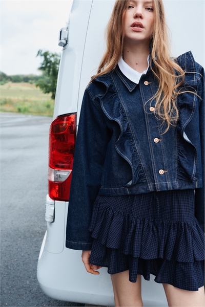 Джинсовая куртка с оборками 1294301001