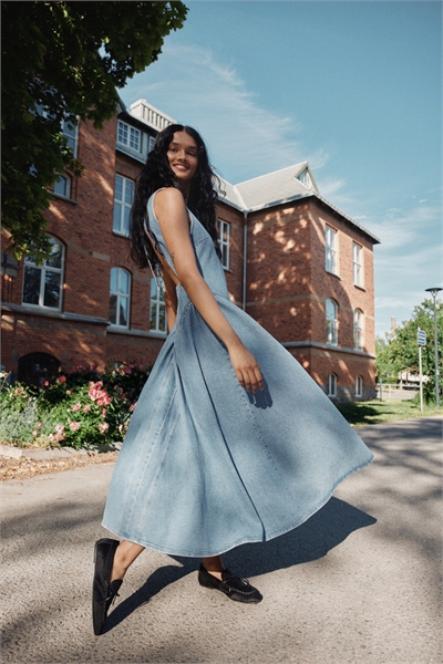 Джинсовое платье с открытой спиной 1310170001