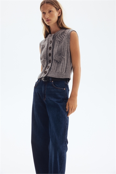 Жилет из кабельного трикотажа 1300045002