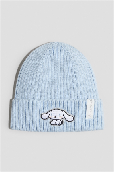 Вязаная спицами бобинка с мотивом 1241319006