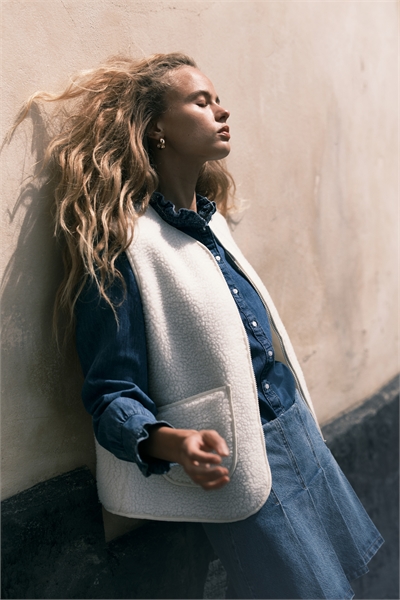 Плюшевая жилетка 1298266001