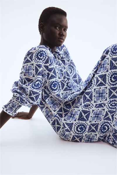 Платье с воротником-стойкой 1265610009