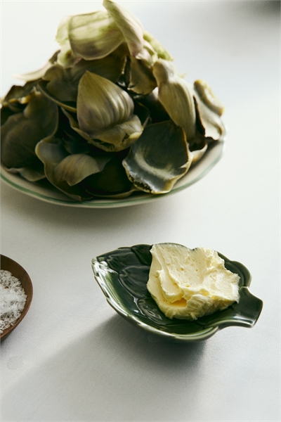 Небольшая фигурная сервировочная тарелка из керамики 1301621001