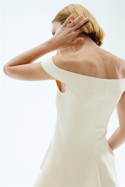 Топ с пеплумом на плечах 1309531002