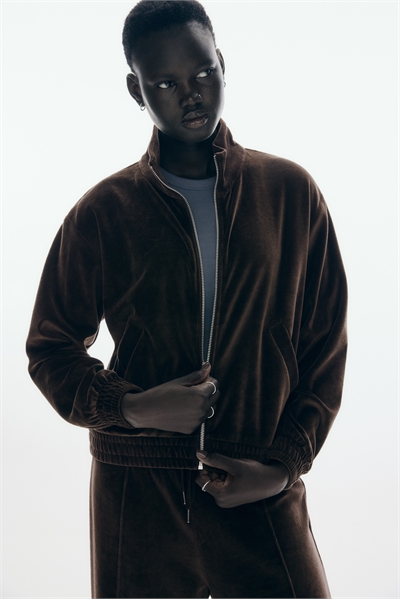 Велюровая куртка на молнии 1297139001