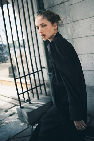 Платье-рубашка с воротником-бантом 1309947001