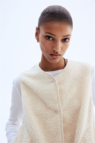 Плюшевая жилетка 1306158002