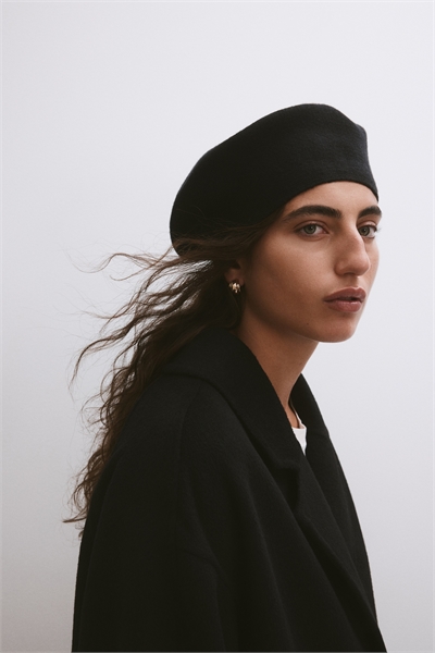 Вязаный берет 1302718005