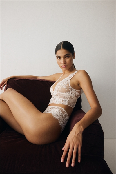 Кружевные трусы стринги 1302722002