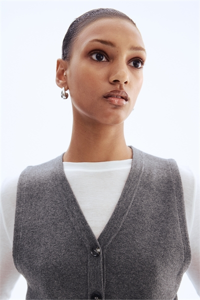 Жилет из тонкого трикотажа 1305071001