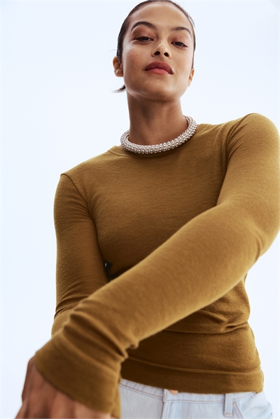 Топ из шерсти тонкой вязки 1263423008