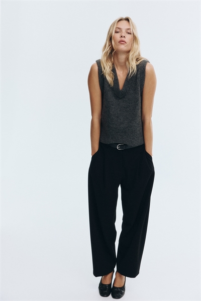 Короткий свитер-жилет 1300300002