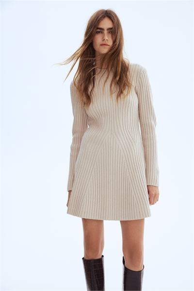 Платье из трикотажа в рубчик 1191539010