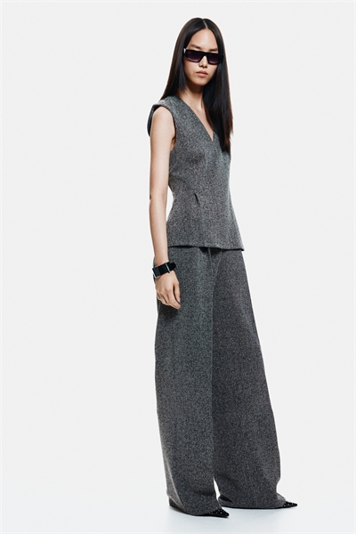 Топ с V-образным вырезом 1308397001