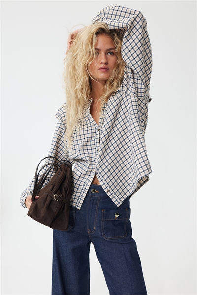 Блузка с воланами 1300844001