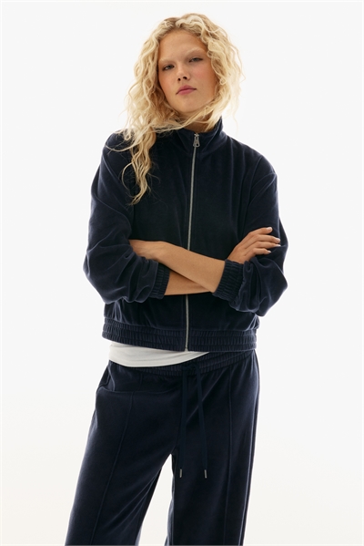 Велюровая куртка на молнии 1297139004