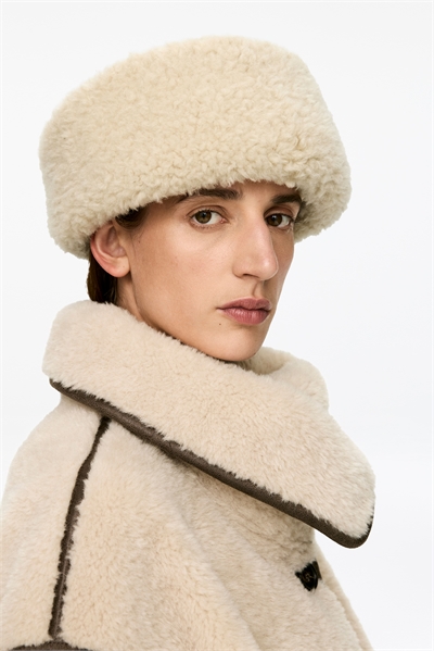 Шапка с ворсом 1248970001