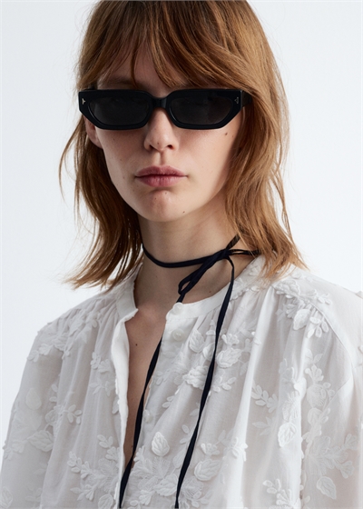 Объемная блузка с цветочной аппликацией 0954744002