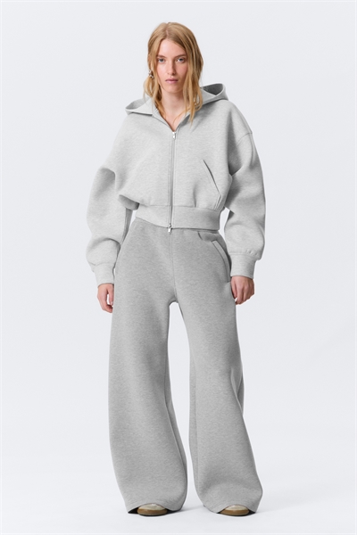 Расслабленные треники с широкими штанинами из скубы 1311712001