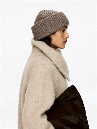 Шерстяная бини двойной вязки 1245562002