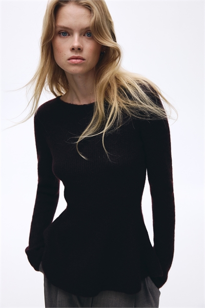 Топ с пеплумом из ребристой вязки 1303067001