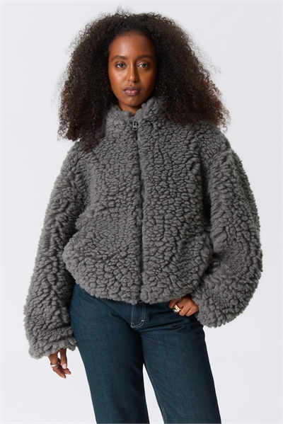 Объемная пушистая куртка на молнии 1305672001