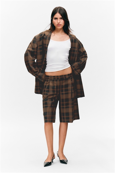 Костюмные шорты длиной до колена 1290978003