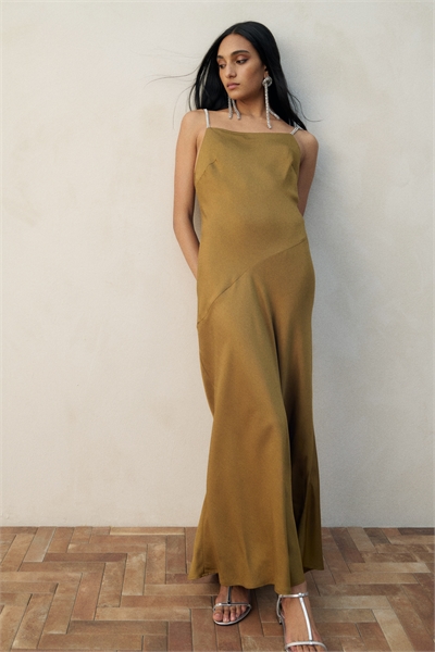 Атласное платье на бретелях со стразами 1300582001