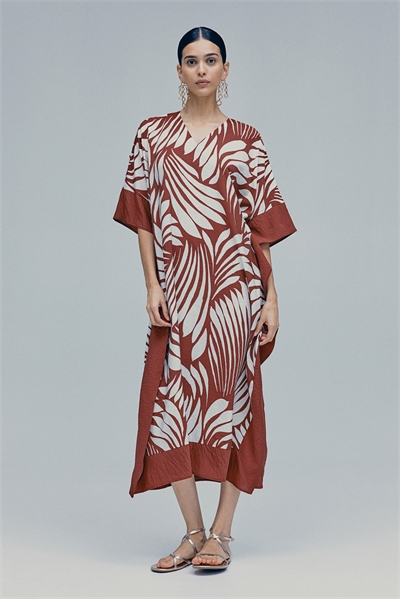 Атласное платье-кафтан 1267750001