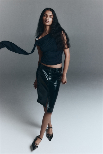 Топ с драпировкой на холодных плечах 1301773002