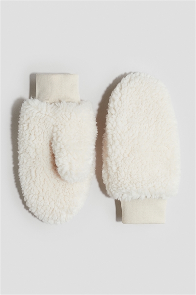 Пушистые варежки 1302527001