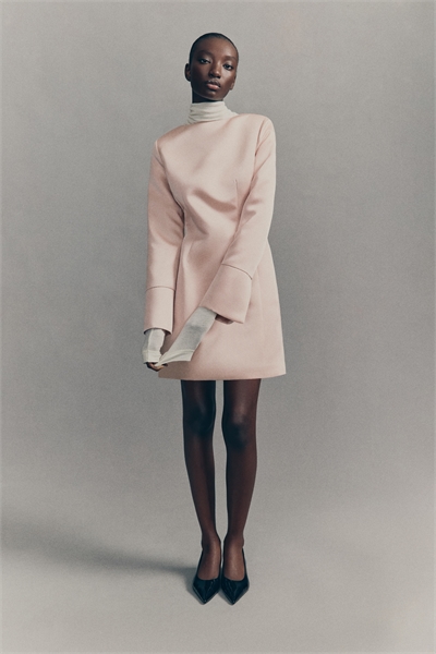 Атласное платье с глубокой спиной 1309942001