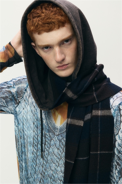 Шерстяной шарф с капюшоном 1311843001