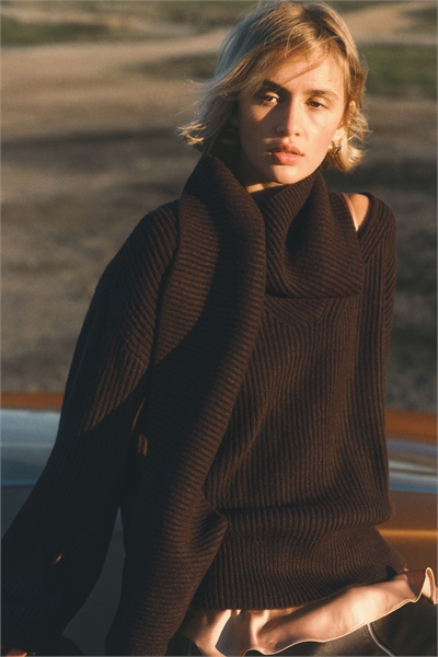 Джемпер с воротником-шарфом из ребристой вязки 1300276002