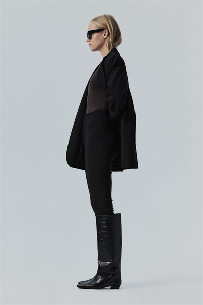 Скульптурирующее боди со стрингами с длинными рукавами 1303490002