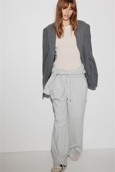 Скульптурирующее боди со стрингами с длинными рукавами 1303490003