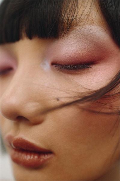 Палетка теней Essential Eyeshadow Palette 1222141003