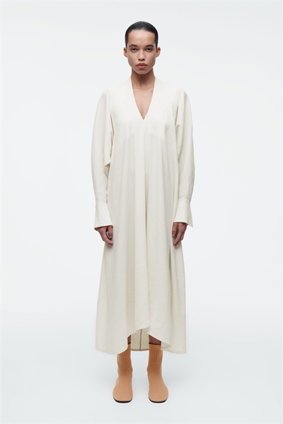 Льняное платье-рубашка с V-образным вырезом 1271464001