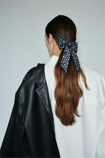 Заколка для волос с украшенным бантом 1301470001