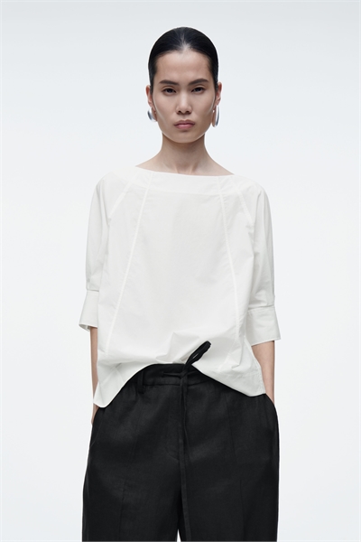 Объемная хлопковая блузка с вырезом лодочкой 1274060001