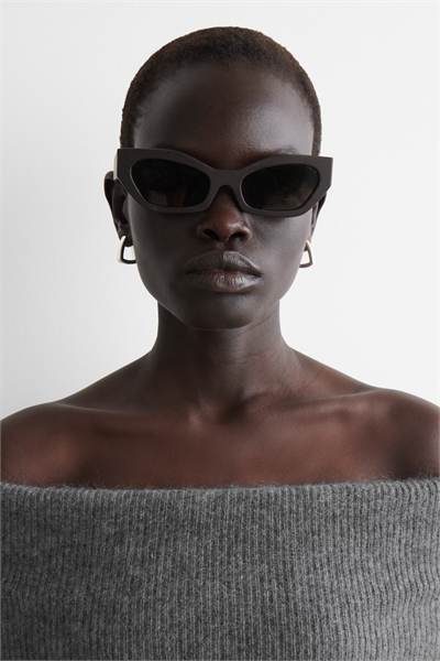 Солнцезащитные очки в кожаной оправе с кошачьим глазом 1304264001