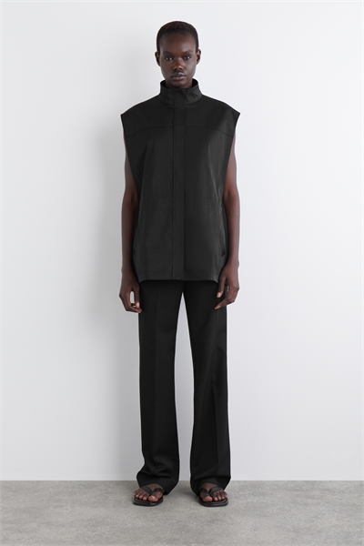 Жилет с вырезом под мокасины 1293022001