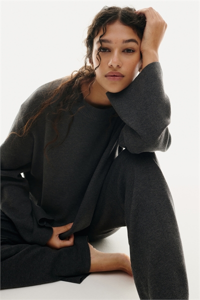 Джемпер в стиле оверсайз 1294152009