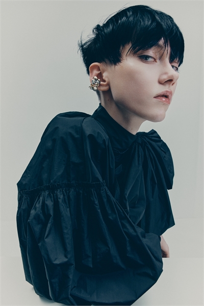 Манжета для ушей со стразами 1306630001